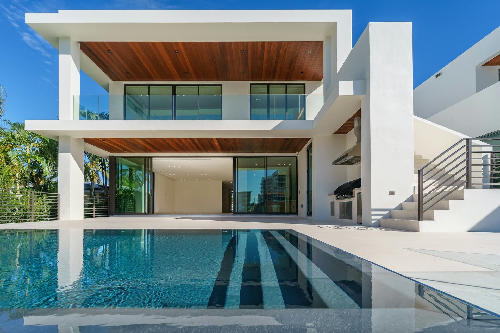 Moradia moderna com piscina